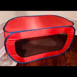 Pet temporary crate. Extra large. Nylon. Vented, Velcro/zip entrance flap